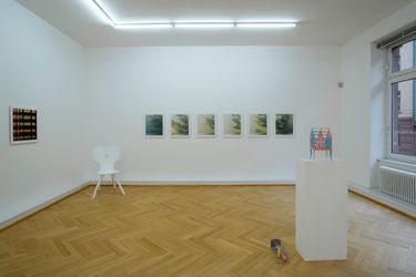 Exhibition view: Ralf Peters and Marten Schech, THINGS BEHIND THINGS, Bernhard Knaus Fine Art, Frankfurt (21 April–25 June 2022). Courtesy Bernhard Knaus Fine Art.