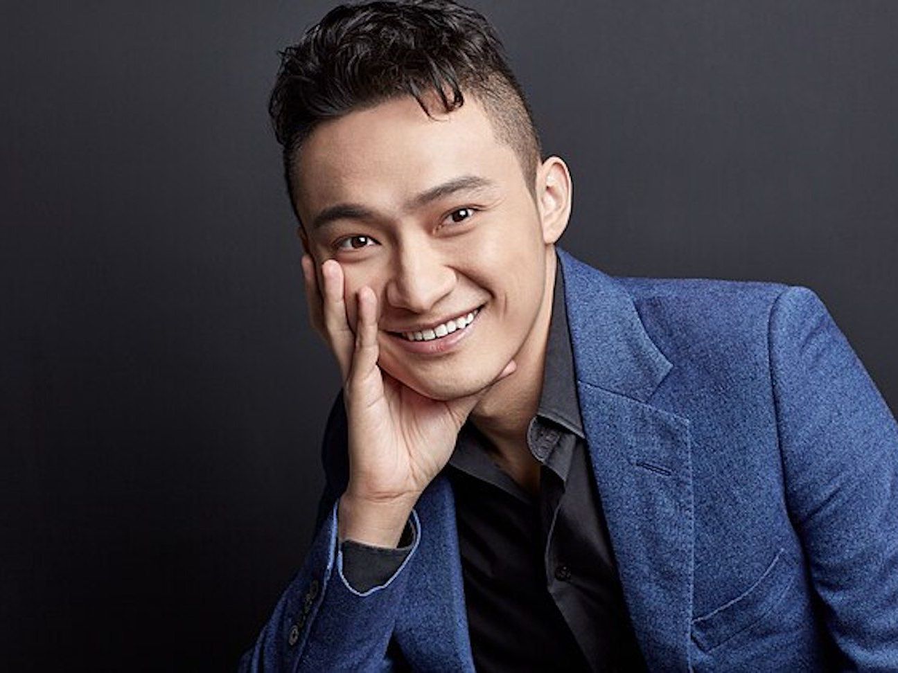 Crypto Billionaire Justin Sun Eats $6.2m Banana | Ocula