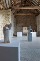 Exhibition view: Eduardo Chillida, Hauser & Wirth, Somerset (26 June 2021–3 January 2022). © Zabalaga Leku. San Sebastián, VEGAP (2021). Courtesy the Estate of Eduardo Chillida and Hauser & Wirth. Photo: Ken Adlard.