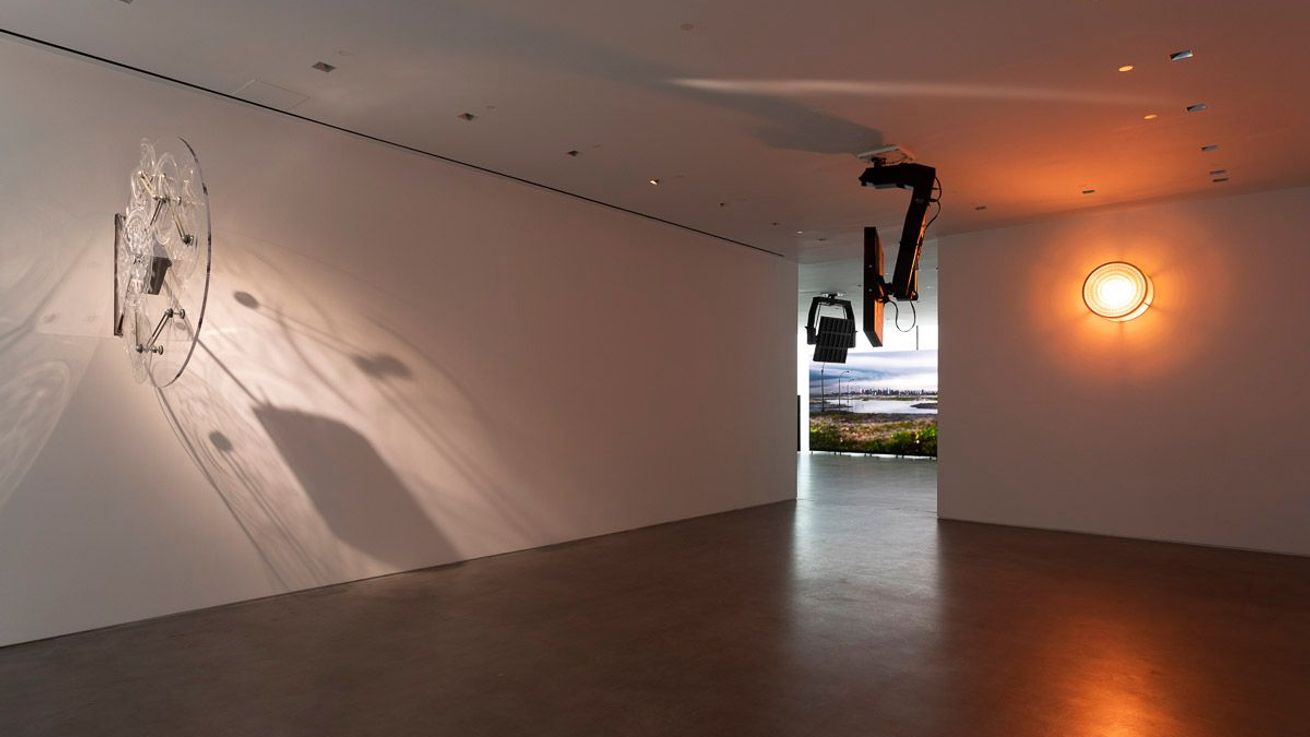アート・デザイン・音楽 Philippe Parreno Hans Ulrich Obrist 14 Philippe Parreno's multimedia extravaganza, H {N)Y P N(Y