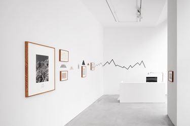 Exhibition view: Hamish Fulton, A Walking Artist, Galerie Thomas Schulte, Berlin (26 January–9 March 2019). Courtesy Galerie Thomas Schulte. Photo: © hiepler, brunier,