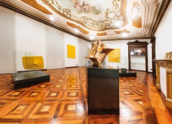 Exhibition view: Agostino Bonalumi, Bonalumi.Sculture, Mazzoleni, Torino (30 October 2014–31 January 2015). Courtesy Mazzoleni London Torino.