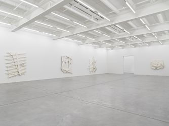 Exhibition view: Wyatt Kahn, Galerie Eva Presenhuber, Maag Areal, Zurich (15 January–13 March 2021). © Wyatt Kahn. Courtesy the artist and Galerie Eva Presenhuber, Zurich / New York.