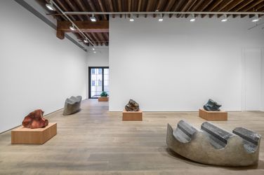 Exhibition view: Richard Deacon, Harbour, Lisson Gallery, Shanghai (29 October 2022–14 January 2023). © Richard Deacon. Courtesy Lisson Gallery. Photo: Alessandro Wang. 