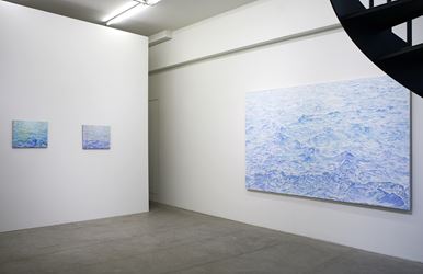 Exhibition view: Meng Huang, BO (Waves), Urs Meile, Lucerne (26 April–3 August 2018). Courtesy the artist and Galerie Urs Meile.