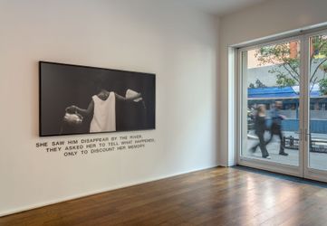 Exhibition view: Lorna Simpson, 1985 – 92, Hauser & Wirth, New York, 69th Street (7 September 2022–22 October 2022). Courtesy the artist and Hauser & Wirth. Photo: James Wang.