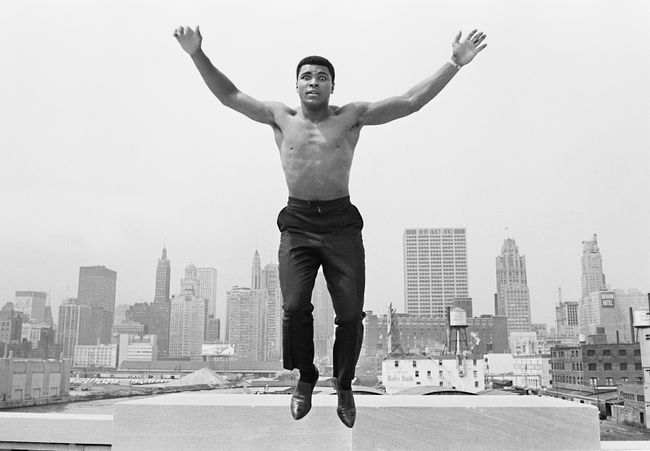 Ali jumping from a bridge over Chicago river by Thomas Hoepker contemporary artwork