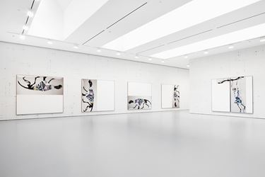 Exhibition view: Michael Riedel, Poster-Painting-Presentation, David Zwirner, New York (27 February–25 March 2016). Courtesy David Zwirner, New York/London.