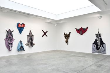Exhibition view: Annette Messager, Sleeping Songs, Galerie Marian Goodman, Paris (24 May–19 July 2019). Courtesy Galerie Marian Goodman.