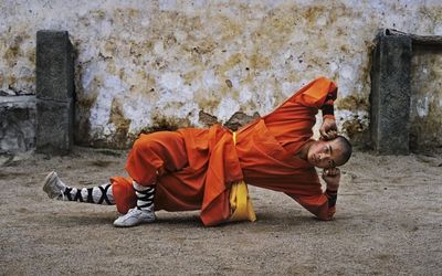 Steve McCurry, Young monk practicing Shaolin, one of the oldest styles of Kung Fu, Shaolin Monastery, HenanProvince, China (2004) (detail). 50.8 x 61 cm. Courtesy Sundaram Tagore Gallery.