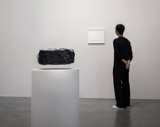 Exhibition view: Koo Jeong A, Levitation, PKM Gallery, Seoul (6 September–14 October 2023). Courtesy PKM Gallery.