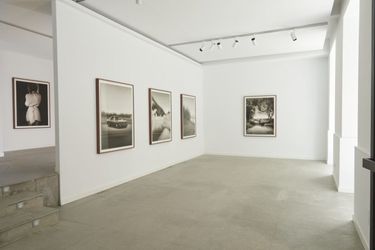 Exhibition view: Hugo Alonso, Crash, Alzueta Gallery, Madrid (1 July–3 September 2022). Courtesy Alzueta Gallery.