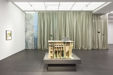 Exhibition view: Isa Melsheimer, false ruins and lost innocence, Esther Schipper, Berlin (6 December 2020–16 January 2021). Courtesy Esther Schipper Gallery. Photo: Andrea Rossetti.