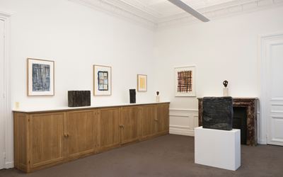 Exhibition view: Günther Förg, Bronzes and works on paper, Galerie Lelong & Co, Paris (6 September-7 October 2017). Courtesy Galerie Lelong & Co, Paris.