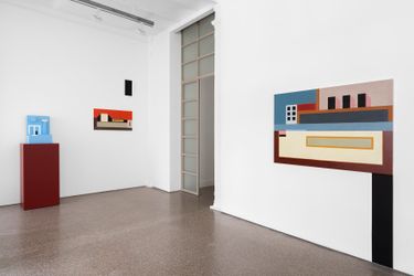 Exhibition view: Nathalie Du Pasquier, ONE THING LEADS TO ANOTHER, Galerie Greta Meert, Brussels (2 December–11 February 2023). Courtesy Galerie Greta Meert.