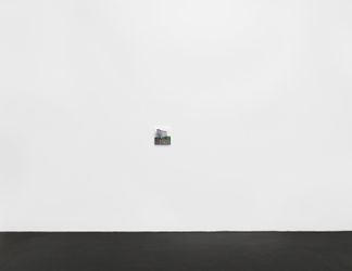 Caleb Considine, Over the Tunnel (2021). Exhibition view: Caleb Considine & Gili Tal, Galerie Buchholz, Cologne (17 November 2021—8 January 2022). Courtesy Galerie Buchholz Berlin/Cologne/New York.