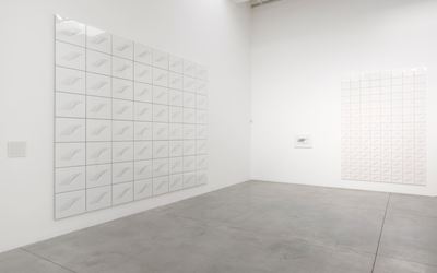 Exhibition view: Channa Horwitz, Rules of the Game, Lisson Gallery, Bell Street, London (15 March–4 May 2019). Courtesy Lisson Gallery.