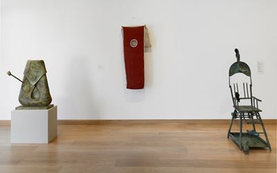 Exhibition view: Joan Miró, Barry Flanagan, Two Pataphysicians, Waddington Custot, London (8 October–8 November). Courtesy Waddington Custot, London. 