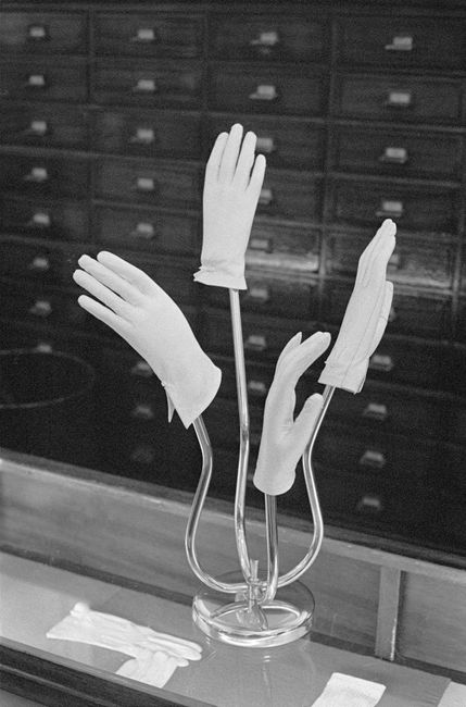 Gloves in the window, New York by Thomas Hoepker contemporary artwork