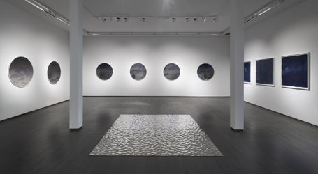 Exhibition view: Miya Ando, Kumoji (Cloud Path / A Road Traversed By Birds And The Moon), Kavi Gupta, Washington Blvd, 2nd Floor, Chicago (3 September–5 November 2022). Courtesy Kavi Gupta.