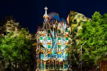 Refik Anadol, Living Architecture: Casa Batlló (2023). Projection mapping performance. Courtesy Refik Anadol Studio.Image from:To Refik Anadol, Criticism Is Just More DataRead NewsFollow ArtistEnquire