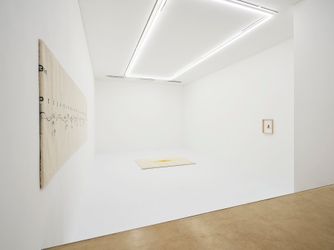 Exhibition view: Youngjoo Cho and Ahnnlee Lee, Orange Sleep, ONE AND J. Gallery, Seoul (5 January–12 February 2023). Courtesy ONE AND J. Gallery. Photo: Euirock Lee.