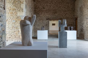 Exhibition view: Eduardo Chillida, Hauser & Wirth, Somerset (26 June 2021–3 January 2022). © Zabalaga Leku. San Sebastián, VEGAP (2021). Courtesy the Estate of Eduardo Chillida and Hauser & Wirth. Photo: Ken Adlard.