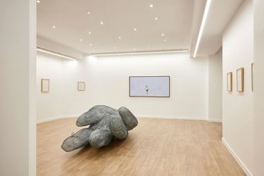 Exhibition view: Tess Dumon, Les liens invisibles, Dumonteil Contemporary, Paris (10 December 2021–29 January 2022). Courtesy Dumonteil Contemporary.    