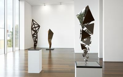 Conrad Shawcross, Inverted Spires and Descendent Folds, 2015, Exhibition view at Victoria Miro, Wharf Road, London. Courtesy the Artist and Victoria Miro. © Conrad Shawcross.