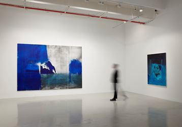Exhibition view: Lorna Simpson, Darkening, Hauser & Wirth, 22nd Street, New York (25 April–26 July 2019). © Lorna Simpson. Courtesy the artist and Hauser & Wirth.
