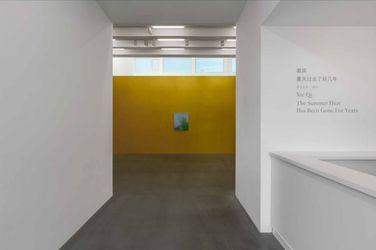 Exhibition view: Xie Qi, The Summer Heat Has Been Gone For Years, Galerie Urs Meile, Beijing (28 August–24 October 2021). Courtesy Galerie Urs Meile. 