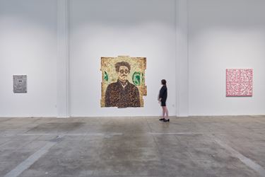 Exhibition view: Jack  Whitten, Self Portrait  With  Satellites, Hauser  &  Wirth,  Los  Angeles (23 June–23 September 2018). ©  The  Estate  of  Jack  Whitten. Courtesy  The  Estate  of  Jack  Whitten  and  Hauser  &  Wirth. Photo:  Mario  de  Lopez.