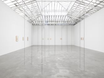 Exhibition view: Alberto Giacometti & Fred Sandback, L’Objet Invisible: Giacometti / Sandback, David Zwirner, Paris (3 September–29 October 2022). Courtesy David Zwirner. 