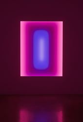 James Turrell, Atlantis, Medium Rectangle Glass (2019). L.E.D. light, etched glass and shallow space. 142.2 cm × 185.4 cm. © James Turrell. Courtesy Pace Gallery.
