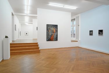 Exhibition view: Flo Maak & Sara-Lena Maierhofer, Unter dem Pflaster, Bernhard Knaus Fine Art, Frankfurt (11 February–22 April 2023). Courtesy Bernhard Knaus Fine Art.