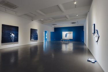Exhibition view: Jane Lee, Where Is Painting?, Sundaram Tagore, Singapore (20 August–28 September 2022). Courtesy Sundaram Tagore Gallery.