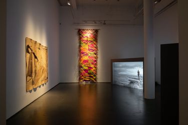 Exhibition view: Yee I-Lann, At the roof of the mouth, Silverlens, New York (8 September–5 November 2022). Courtesy Silverlens.
