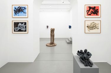 Exhibition view: Andrew Lord, a sculpture of my left hand and five embraces, Galerie Eva Presenhuber, Vienna (9 November–22 December 2023). © Andrew Lord. Courtesy the artist and Galerie Eva Presenhuber, Zurich / Vienna. Photo: Jorit Aust.