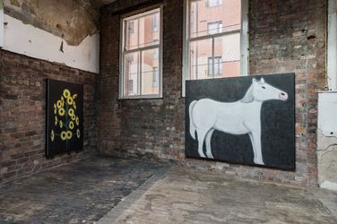 Exhibition view: Andrew Sim, FOUR HORSES AND A SUNFLOWER (ACTUAL SIZE), The Modern Institute, Aird's Lane, Glasgow (25 March–7 May 2022). © Andrew Sim. Courtesy of the Artist and The Modern Institute/ Toby Webster Ltd, Glasgow. Photo: Patrick Jameson.