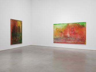 Exhibition view: Frank Bowling, Frank Bowling – London / New York, Hauser & Wirth, 22nd Street, New York (5 May–30 July 2021). © Frank Bowling. Courtesy the artist and Hauser & Wirth. Photo: Thomas Barratt.