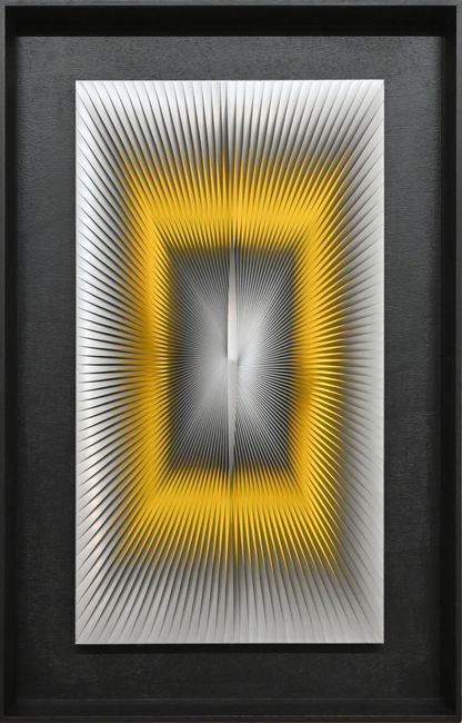 Argenteo e la sua inquieta forma gialla by Alberto Biasi contemporary artwork