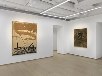 Exhibition view: Antoni Tàpies, Pace Gallery, Geneva (8 November 2019–10 January 2020). © Fundació Antoni Tàpies / Artists Rights Society (ARS), New York / VEGAP, Madrid.