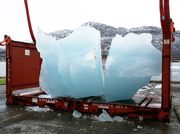 90 tons of glacial ice melt in front of the Paris climate talks
