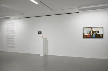 Exhibition view: Darren Bader, more or less with Anca Munteanu Rimnic, Michael E. Smith and a cast of thousands, Sadie Coles HQ, Davies Street, London (13 January–29 March 2018). Copyright the artists. Courtesy Sadie Coles HQ, London. Photo: Robert Glowacki.