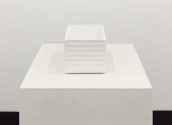 Samuel Jeffery, Untitled (2014–2022). PVC, acrylic primer, and insulating tape. 17 x 33 x 19.5 cm. Courtesy Galerie Buchholz, Cologne.