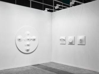 Exhibition view: Axel Vervoordt Gallery, Art Basel Hong Kong 2022, Hong Kong (27–29 May 2022). Courtesy Axel Vervoordt Gallery.
