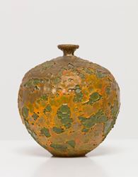 Doyle Lane, Weed Pot (c. 1960). Ceramic. 3 1/2 x 3 x 3 inches (8.9 x 7.6 x 7.6 cm). Courtesy David Kordansky Gallery.