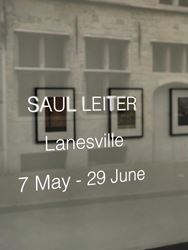 Exhibition view: Saul Leiter, LANESVILLE, Gallery FIFTY ONE TOO, Antwerp (7 May–29 June 2019). © Saul Leiter Foundation. Courtesy Gallery FIFTY ONE.  