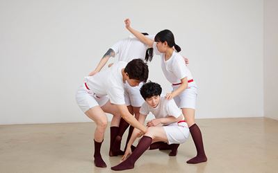 Eunji Cho, + -Plus minus Joints, 2016, performance, duration: 60min. Courtesy One and J. Gallery