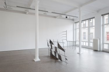 Exhibitin view: Valerie Kruse, Forming Space/ Spacing form, Galerie Greta Meert, Brussels (28 November 2015–6 February 2016). Courtesy Galerie Greta Meert.